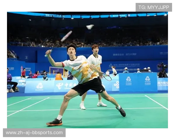 羽毛球男双球员